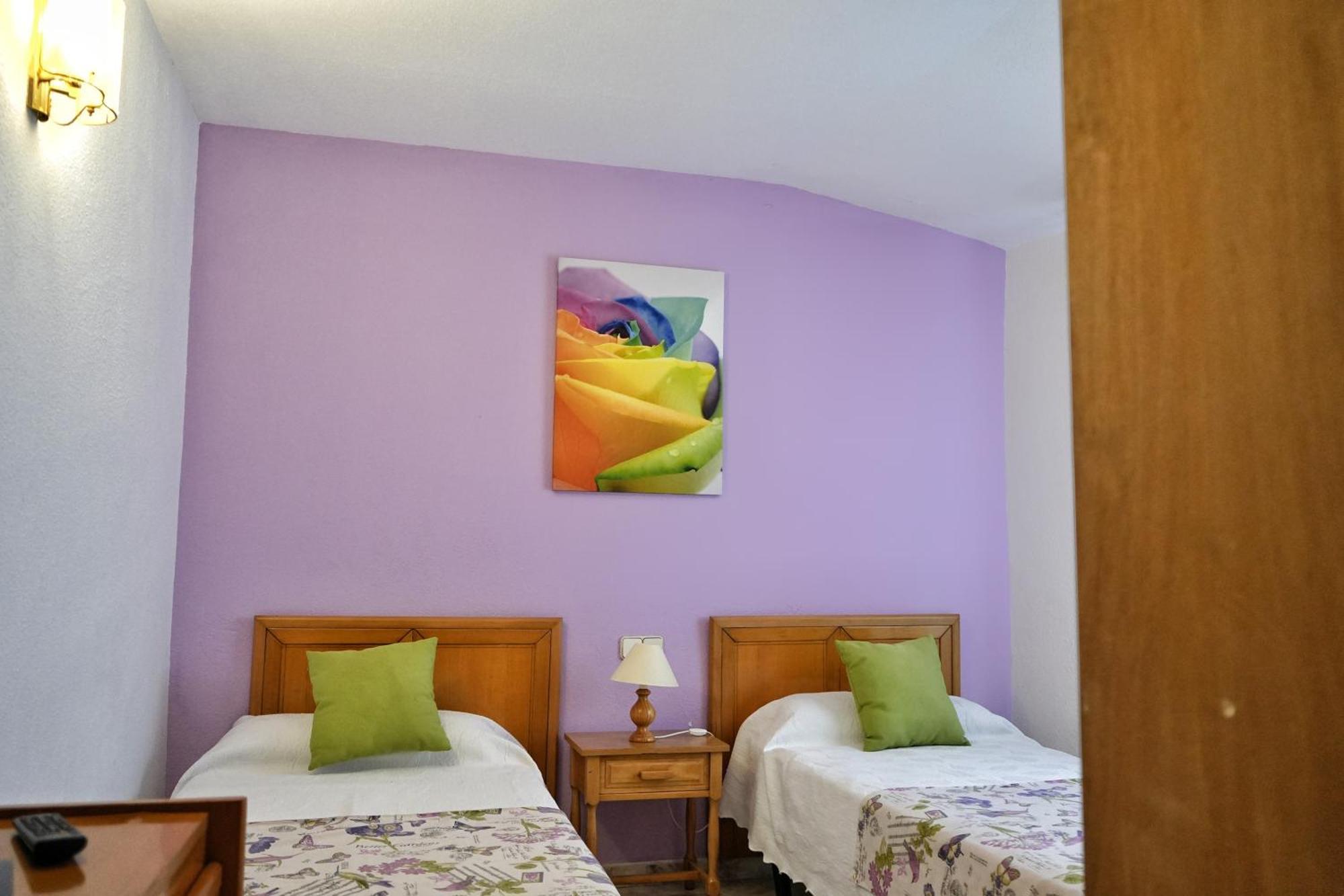 Hostal Mainz Piedralaves Exterior photo